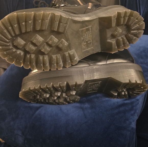 Dr. Martens 1B60 Britain XL leather knee-high platform boots. Size 7 - Picture 13 of 14